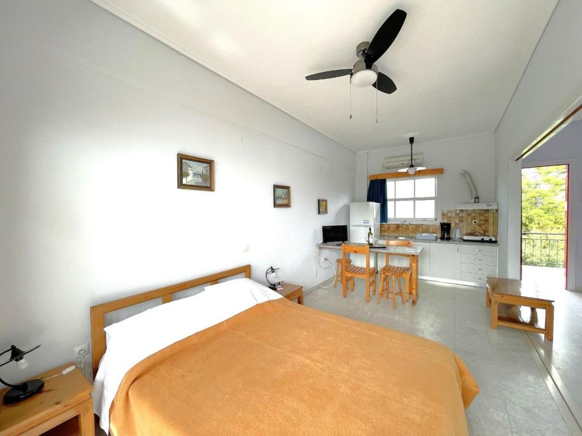 Theodora Apartments Avia Bagian luar foto