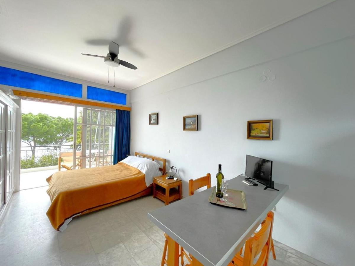 Theodora Apartments Avia Bagian luar foto