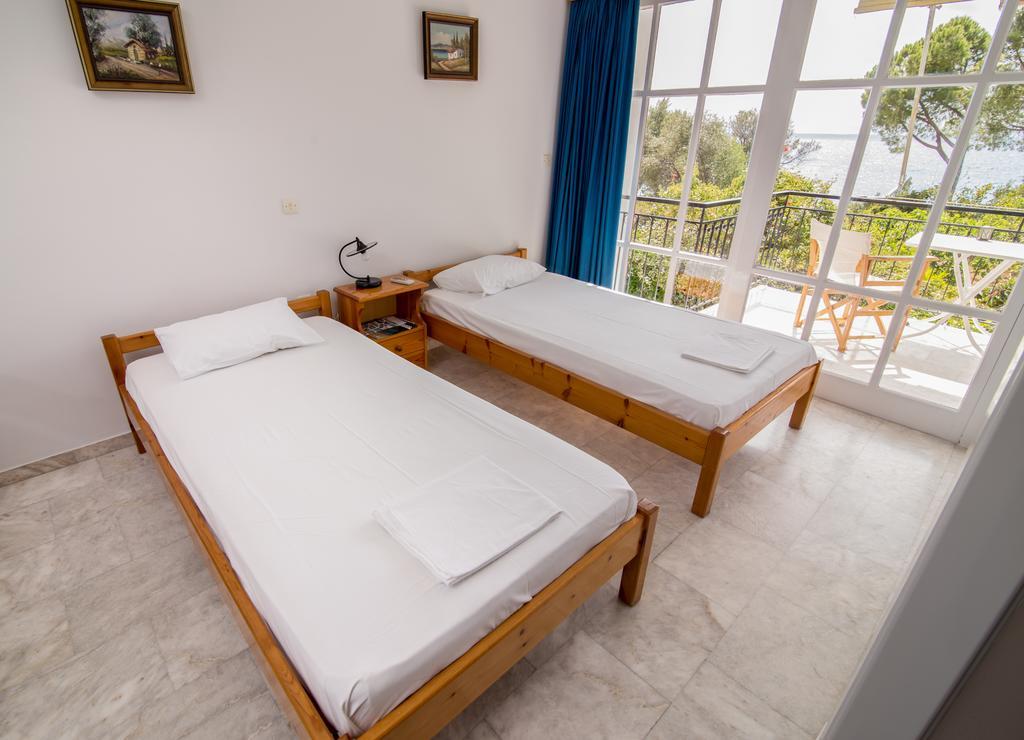Theodora Apartments Avia Bagian luar foto